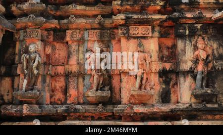 Skulpturen von Hindugott und Göttin auf Surya Mandir, Somnath, Gujarat, Indien. Stockfoto