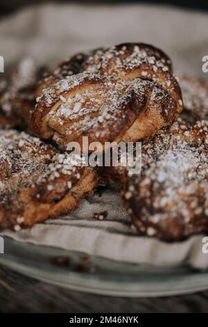 Frisch gebackene Brötchen Stockfoto