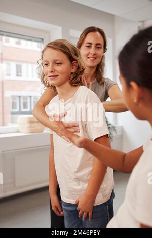 Erstickungslehrer mit erste-Hilfe-Ausbildung Stockfoto