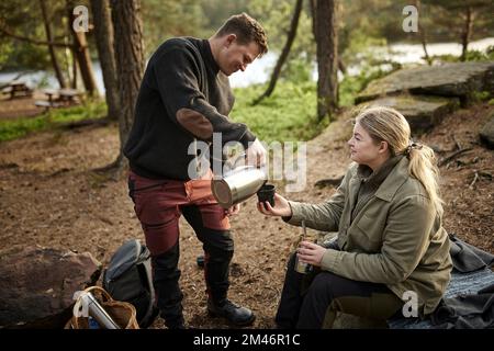 Paar mit Kaffeepause Stockfoto
