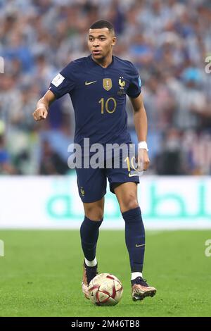 Lusail City, Katar. 18.. Dezember 2022. Kylian Mbappe von Frankreich in Aktion während des Finales der FIFA-Weltmeisterschaft 2022 im Lusail Stadium in Lusail City, Katar, am 18. Dezember 2022. Foto: Chris Brunskill/UPI Credit: UPI/Alamy Live News Stockfoto