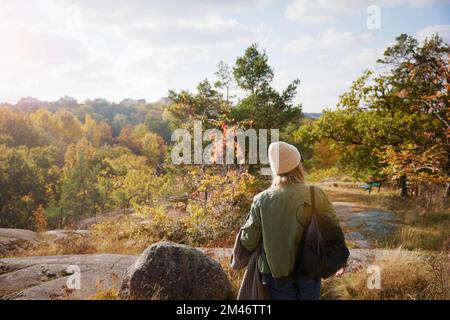 Rückansicht des Frau wegschauen Stockfoto