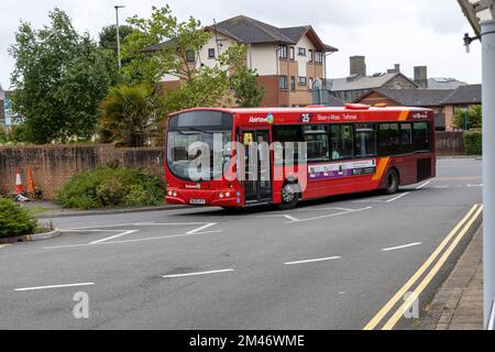 2006 Volvo B7RLE Wrightbus Eclipse Single Decker von der First Cymru Bus Company, Reg.-Nr.: MX56 AFV, Ankunft am Busbahnhof Swansea 25-05-2022 Stockfoto