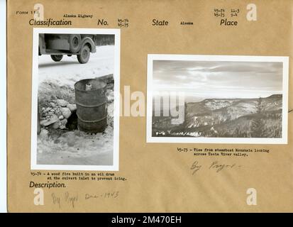 Verwendung von Ölfässern zur Verhinderung von Vereisung; Blick auf Steamboat Mountain. Originalunterschrift: 45-74: Ein Holzfeuer, das in einem Ölfass am Kanaleingang gebaut wurde, um Vereisung zu verhindern. Originalunterschrift: 45-75: Blick vom Steamboat Mountain über das Tal des Testa River. Fotos von Pryor, Dezember 1943. Staat: Alaska. Stockfoto