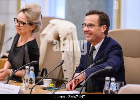 RIGA, LETTLAND. 19.. Dezember 2022 Ulf Kristersson (auf Foto) trifft der schwedische Premierminister mit dem lettischen Ministerpräsidenten Krisjanis Karins zusammen. Stockfoto