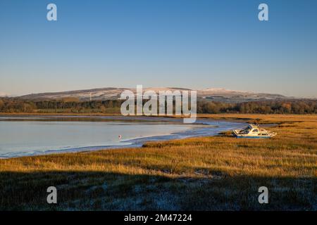 Die Bowland Hills von lancashire vom Glasson Dock aus gesehen Stockfoto