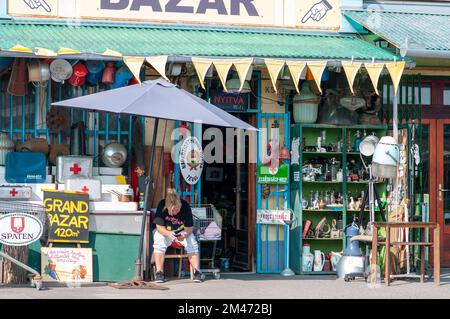 Ecseri Flohmarkt, dem größten Antiquitätenmarkt in Budapest, Ungarn Stockfoto