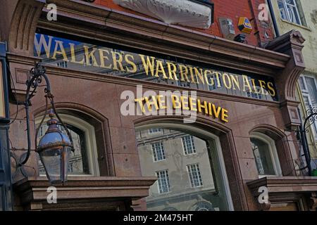 The Beehive Pub, 14 Mount Pleasant, Liverpool, Merseyside, England, Großbritannien, L3 5RY - Victorian Walkers Warrington Ales Exterieur Stockfoto