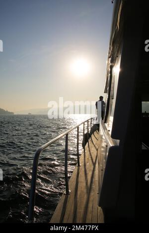 Luxusyacht durch den Bosporus Stockfoto