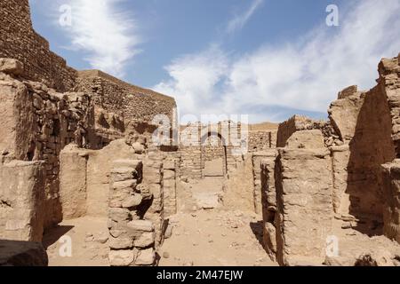 Das Kloster von Anba Hatre, auch bekannt als St. Simeon, Assuan, Ägypten Stockfoto