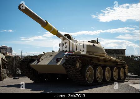 Detail eines großen Panzer-T-62-Hauptwagens Stockfoto