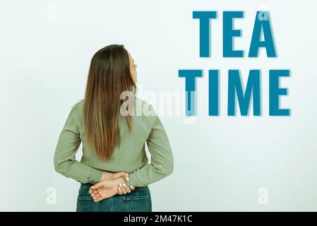 Konzeptdarstellung Teezeit. Geschäftskonzept Nachmittagszeit, wenn einige Leute eine kleine Mahlzeit essen Stockfoto