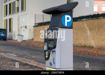 Kostenpflichtiges Parksystem mit Sonnenkollektor in Lyon, Frankreich Stockfoto