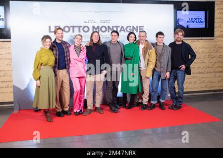 Rom, Italien. 19.. Dezember 2022. Die Besetzung nimmt am Fototermin des Films „Le Otto Montagne“ im Space Cinema Moderno in Rom Teil (Bild: © Matteo Nardone/Pacific Press via ZUMA Press Wire) Stockfoto