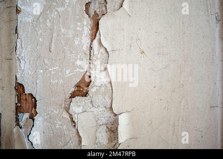 Grunge gerissene und gebrochene Putzwandstruktur. Stockfoto