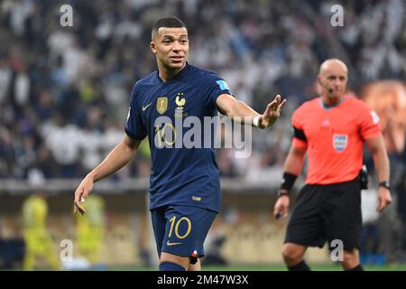 Lusail, Katar, 18/12/2022, Kylian MBAPPE (FRA) Geste, gibt Anweisungen, Aktion, Einzelbild, zugeschnittenes Einzelmotiv, Halbe Länge, halbe Länge. Game 64, FINALE Argentinien - Frankreich 4-2 ne (3-3) am 18.. Dezember 2022, Lusail Stadium Fußball-Weltmeisterschaft 20122 in Katar ab November 20.. - 18.12.2022? Stockfoto