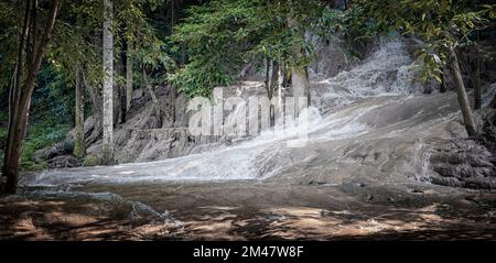 Sai Yok Noi Wasserfall Thailand Stockfoto