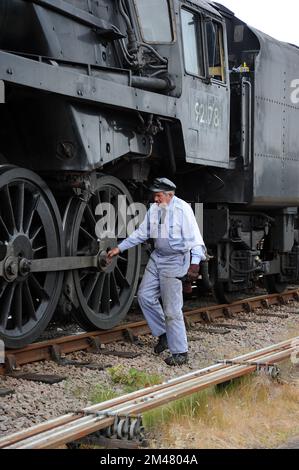 '92212' läuft als '92178' bei swithland Sidings mit einer Mischware. Stockfoto