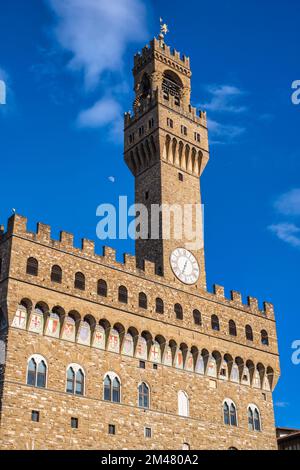 Glockenturm des Palazzo Vecchio auf der Piazza della Signoria in Florenz, Toskana, Italien Stockfoto