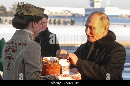 Der russische Präsident Wladimir Putin trifft in Belarus mit dem Präsidenten der Republik Belarus, Alexander Lukaschenko, zusammen. Der Kreml erklärte, dass die beiden Führer Schlüsselaspekte der weiteren Entwicklung der strategischen Partnerschaft und des Bündnisses zwischen Russland und Belarus erörtern werden, wobei der Schwerpunkt auf der Integration innerhalb des Unionsstaates sowie auf aktuellen Fragen der internationalen und regionalen Agenda liegen wird. (Foto: Büro des russischen Präsidenten) Stockfoto