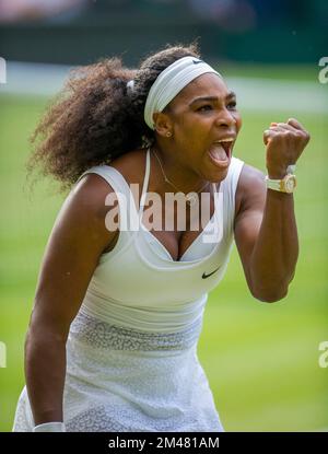 Serena Williams feiert am 7. Juli 2015 in Wimbledon, London. Stockfoto