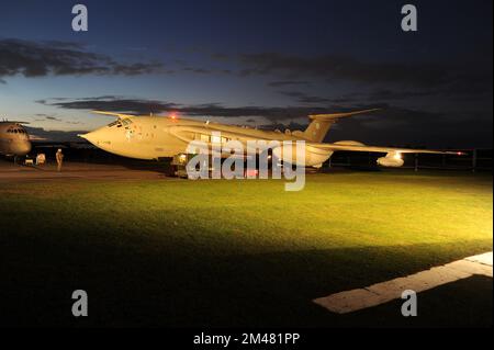 Reenactor mit Victor XL231. Nimrod XV250 ist im Hintergrund. Stockfoto