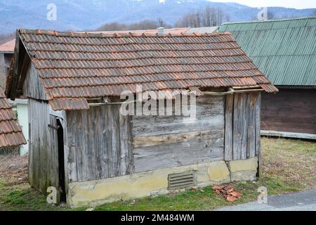 Kleines Bauernhaus in Slawonien, Kroatien Stockfoto