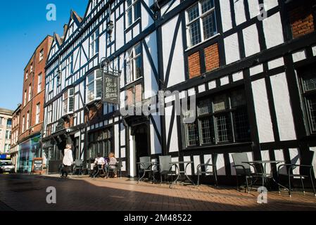 Das alte Glockenhotel, das öffentliche Haus auf Sadlergate, Derby, england. tudor-Architektur Stockfoto