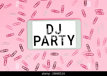 Inspiration mit DJ-Partyschild. Geschäftsübersicht Person, die aufgezeichnete beliebte Musik im Radio vorstellt und wiedergibt Stockfoto