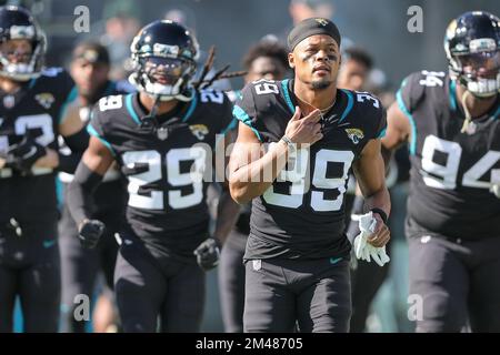 18. Dezember 2022: Jacksonville Jaguars Wide Receiver JAMAL AGNEW (39) läuft am 18. Dezember 2022 mit seinen Teamkollegen während des NFL-Spiels Jacksonville Jaguars gegen Dallas Cowboys im TIAA Bank Field Stadium in Jacksonville, Florida, auf dem Spielfeld. (Kreditbild: © Cory Knowlton/ZUMA Press Wire) Stockfoto