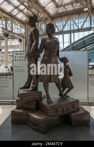 Das National Windrush Monument von Basil Watson, Waterloo Hauptstation, London, Großbritannien. Stockfoto