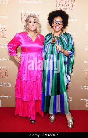 Anna Whitehouse (links) und Natalie Lee kommen zur Gala-Vorführung von I Want to Dance with Someone im Ham Yard Hotel in London. Foto: Montag, 19. Dezember 2022. Stockfoto