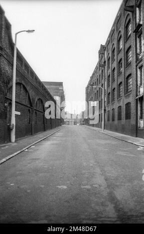 1978 Archivbild von Back Church Lane, Whitechapel in Londons docklands. Die Aussicht ist im Norden. Stockfoto