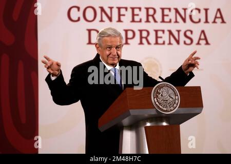 Mexiko-Stadt, Mexiko. 19.. Dezember 2022. 19. Dezember 2022, Mexiko-Stadt, Mexiko: Mexikanischer Präsident Andres Manuel Lopez Obrador während einer Konferenz vor Reportern im Nationalpalast in Mexiko-Stadt, Mexiko am 19. Dezember 2022 in Mexiko-Stadt, Mexiko (Foto: Luis Barron/Eyepix Group/Sipa USA). Kredit: SIPA USA/Alamy Live News Stockfoto