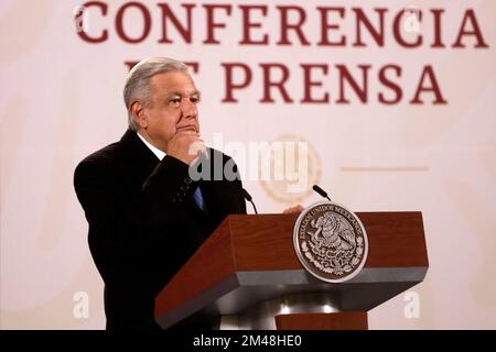 Mexiko-Stadt, Mexiko. 19.. Dezember 2022. 19. Dezember 2022, Mexiko-Stadt, Mexiko: Mexikanischer Präsident Andres Manuel Lopez Obrador während einer Konferenz vor Reportern im Nationalpalast in Mexiko-Stadt, Mexiko am 19. Dezember 2022 in Mexiko-Stadt, Mexiko (Foto: Luis Barron/Eyepix Group/Sipa USA). Kredit: SIPA USA/Alamy Live News Stockfoto