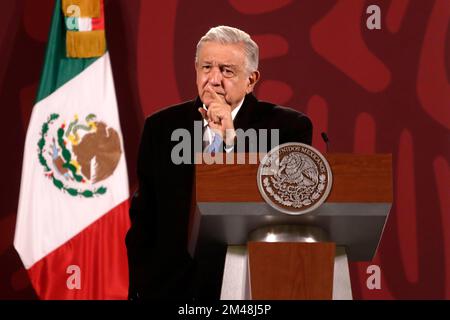 Mexiko-Stadt, Mexiko. 19.. Dezember 2022. 19. Dezember 2022, Mexiko-Stadt, Mexiko: Mexikanischer Präsident Andres Manuel Lopez Obrador während einer Konferenz vor Reportern im Nationalpalast in Mexiko-Stadt, Mexiko am 19. Dezember 2022 in Mexiko-Stadt, Mexiko (Foto: Luis Barron/Eyepix Group/Sipa USA). Kredit: SIPA USA/Alamy Live News Stockfoto