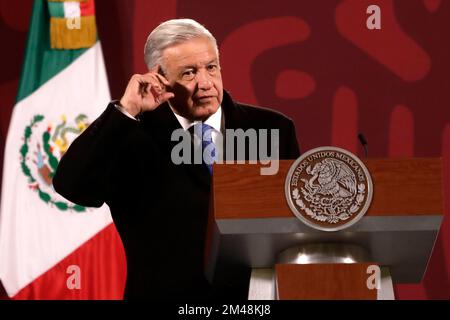 Mexiko-Stadt, Mexiko. 19.. Dezember 2022. Mexikanischer Präsident Andres Manuel Lopez Obrador während einer Konferenz vor Reportern im Nationalpalast in Mexiko-Stadt, Mexiko, am 19. Dezember 2022 in Mexiko-Stadt (Bild: © Luis Barron/Eyepix via ZUMA Press Wire) Stockfoto