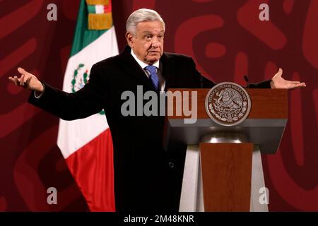 Mexiko-Stadt, Mexiko. 19.. Dezember 2022. Mexikanischer Präsident Andres Manuel Lopez Obrador während einer Konferenz vor Reportern im Nationalpalast in Mexiko-Stadt, Mexiko, am 19. Dezember 2022 in Mexiko-Stadt (Bild: © Luis Barron/Eyepix via ZUMA Press Wire) Stockfoto