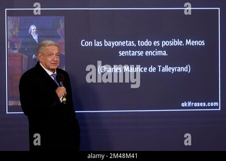 Mexiko-Stadt, Mexiko. 19.. Dezember 2022. Mexikanischer Präsident Andres Manuel Lopez Obrador während einer Konferenz vor Reportern im Nationalpalast in Mexiko-Stadt, Mexiko, am 19. Dezember 2022 in Mexiko-Stadt (Bild: © Luis Barron/Eyepix via ZUMA Press Wire) Stockfoto