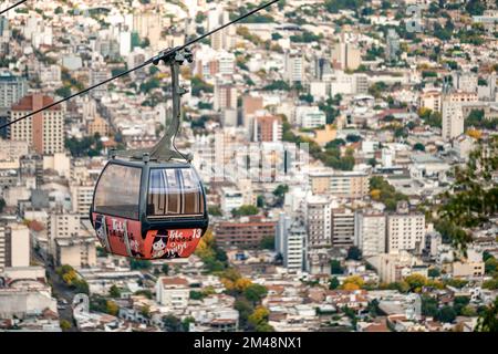 Salta, Argentinien - 8. April 2022: Panorama der argentinischen Stadt Salta in Südamerika Stockfoto