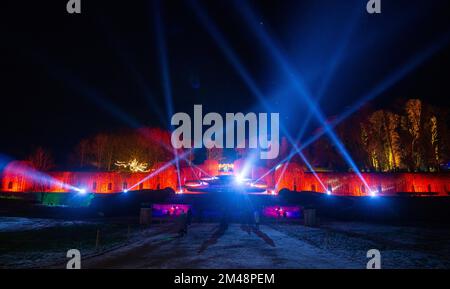 Weihnachtsbeleuchtung am Alnwick Garden Winter Light Trail, Alnwick, Northumberland, England, Großbritannien Stockfoto