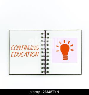Konzeptunterschrift Fortbildung. Ein Wort über die Fortführung der Lernaktivität, an der sich Profis beteiligen Stockfoto