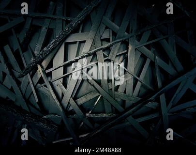 Schwarze Holzwand aus groben Baumstämmen, Hintergrund Foto Textur Stockfoto