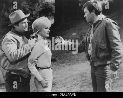 Ralph Meeker, Leslie Parrish, Ross Hagen, am Set des Films, 'The Devil's 8', American International Pictures, 1969 Stockfoto