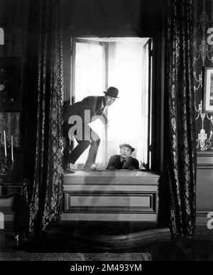 Charles Emmett Mack (rechts), am Set von The Silent Film, „The Devil's Circus“, MGM, 1926 Stockfoto