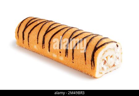 Köstliche Kuchenrolle auf weißem Hintergrund isoliert Stockfoto