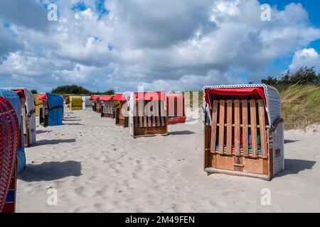 Liegestühle am Strand von Nieblum, Foehr, Nordfriesische Insel, Nordfriesien, Schleswig-Holstein, Deutschland Stockfoto