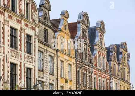 Grande Place, Barockfassaden, UNESCO-Weltkulturerbe, Altstadt von Arras, Departement Pas-de-Calais, Region Hauts-de-France, Frankreich Stockfoto