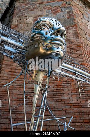 Skulpturen neben dem Eingang zum Museo Diocesa de Barcelona, Katalonien, Spanien Stockfoto