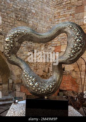 Skulpturen neben dem Eingang zum Museo Diocesa de Barcelona, Katalonien, Spanien Stockfoto